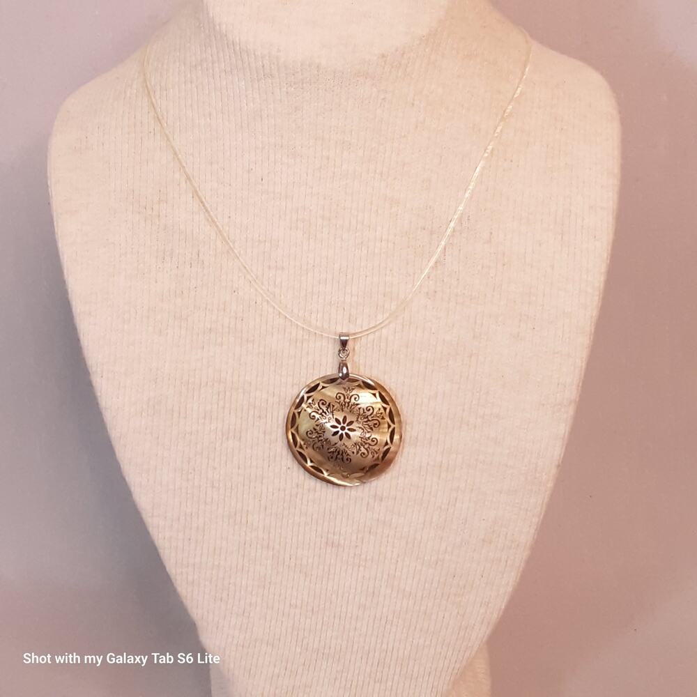 💎Abalone Shell Pendant Round Ornate Gold Tone Pattern